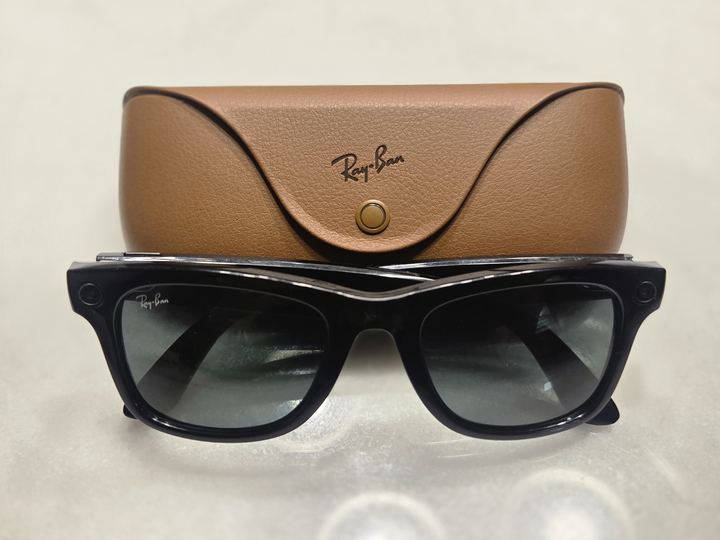 Smart Glasses and AR